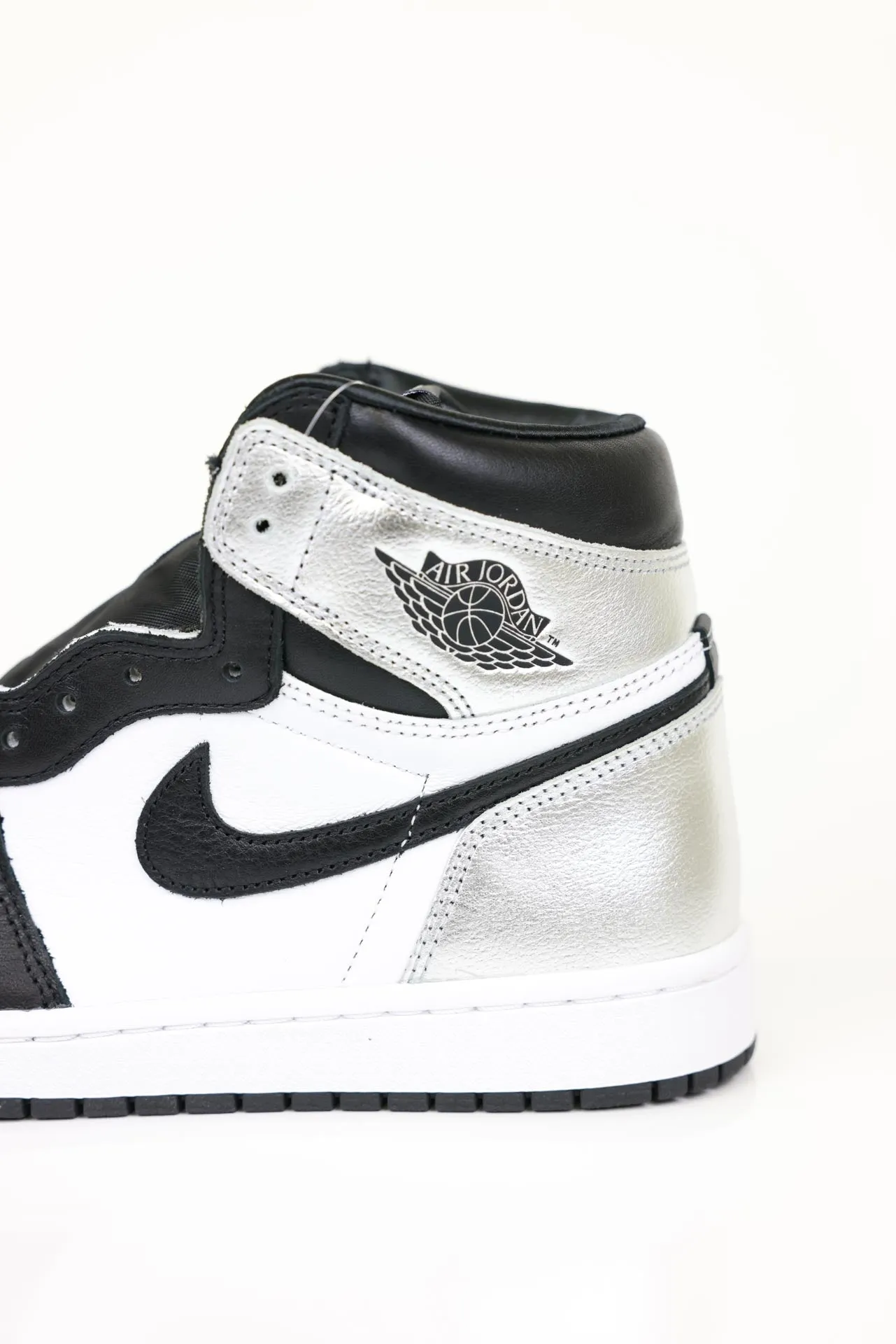 Jordan 1 Retro High Silver Toe